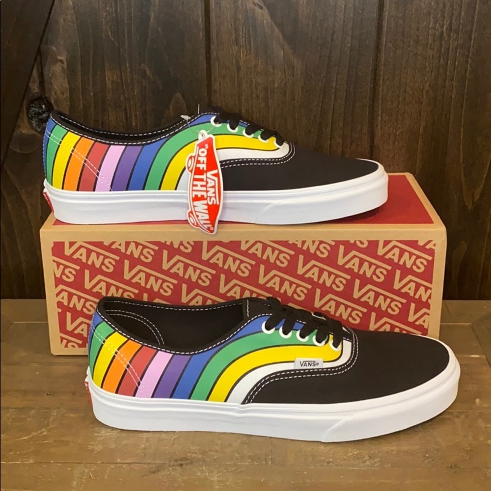 🔥SALE🔥 NWT Vans Refract